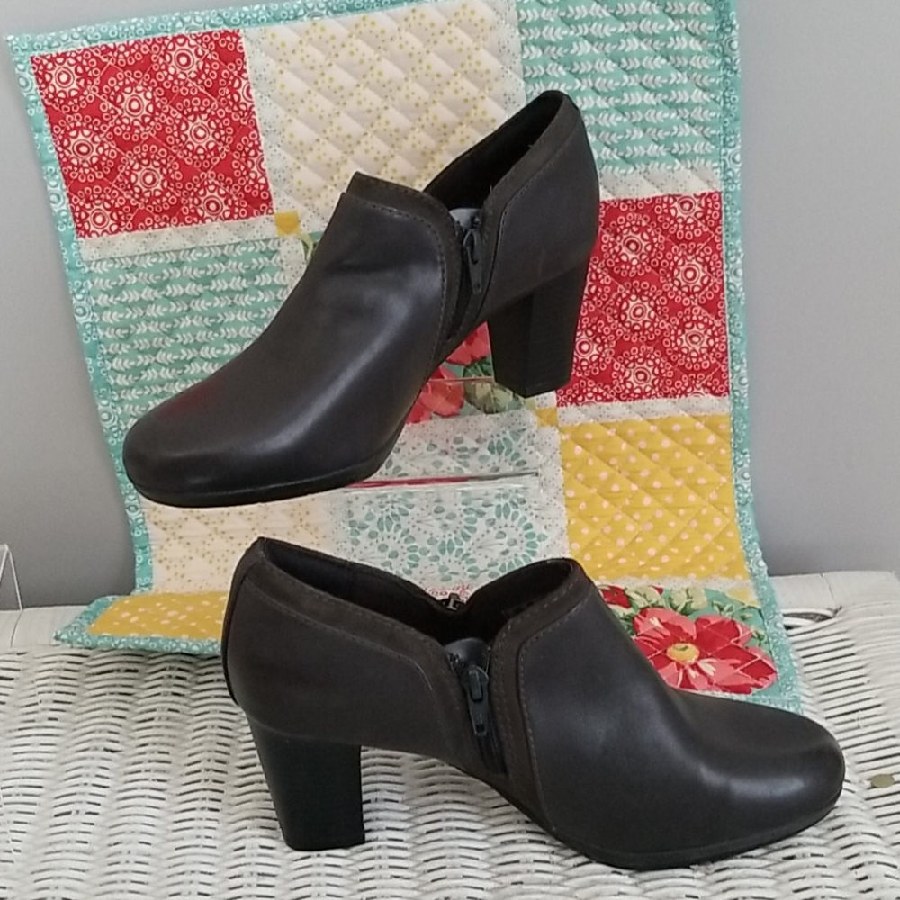 Clark's Brynn Fern leather booties